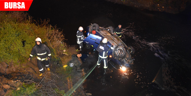 Hızını alamayan araç dereye uçtu: 1 ölü, 1 yaralı