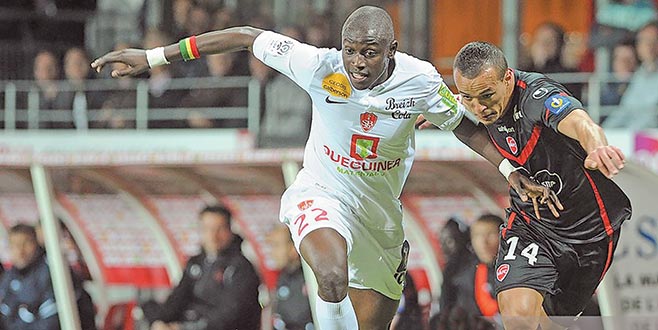 Sağ beke yeni aday komşudan