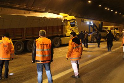 12 araç birbirine girdi, 10 kilometrelik kuyruk oluştu