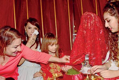 Hem oynadı hem ağladı