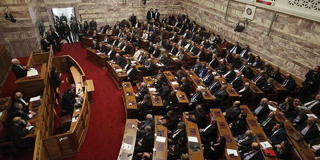 Yunanistan’da yeni ‘kemer sıkma’ önlemleri meclisten geçti