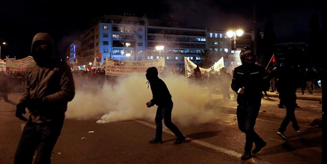 Atina’da ‘grev’ isyanı