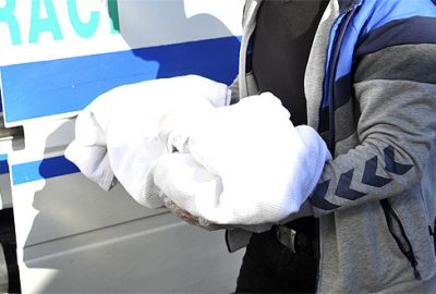 Bebeğini duvara çarparak öldürmüş!