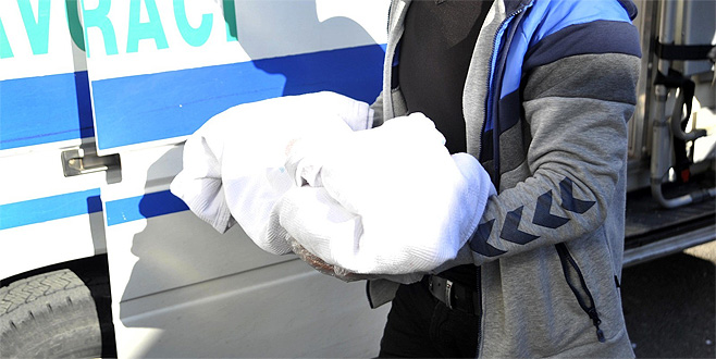 Bebeğini duvara çarparak öldürmüş!