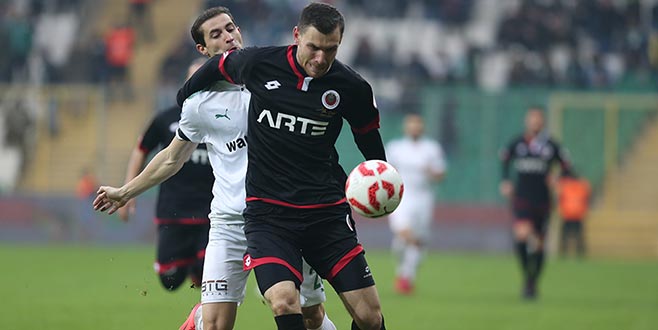 Timsah kupaya veda etti