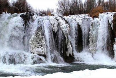 Muradiye Şelalesi dondu