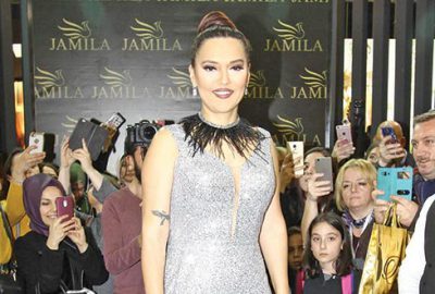 Seda Sayan’a gelinlik baktı