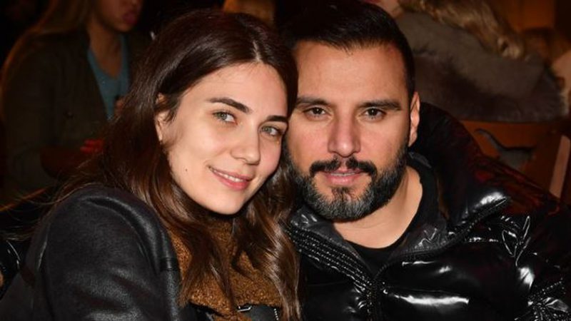 Alişan ile sevgilisi Buse Varol Dostlar Mahallesi dizi setinde tanışıp