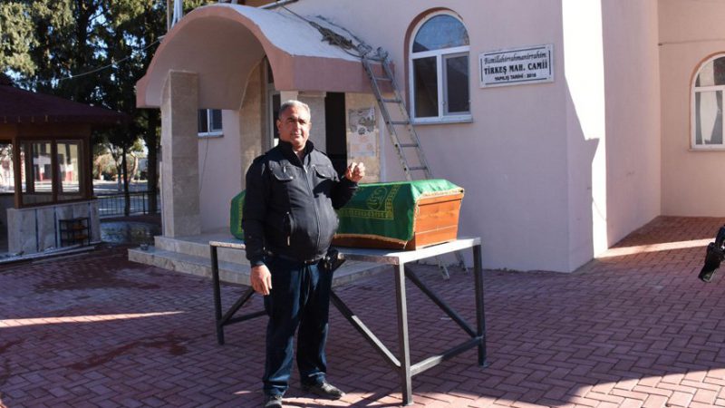 Manisa'nın Saruhanlı ilçesine bağlı Tirkeş Mahallesi'nde, geçen yıl camilerinin yıkılmasının