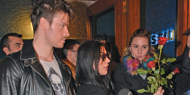 Gazetecilerin  gönlünü aldı