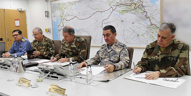 Komutanlar ‘Zeytin Dalı Harekatı’ için sınırda