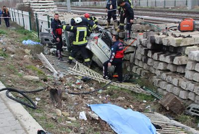 Katliam gibi kaza: 4 ölü, 2 yaralı