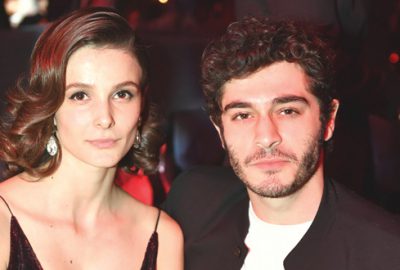 Sevgilisiyle oynadı