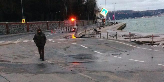 Yol çöktü, vatandaş şok yaşadı…