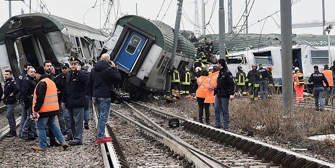 İtalya’da tren kazası: 2 ölü, 100 yaralı