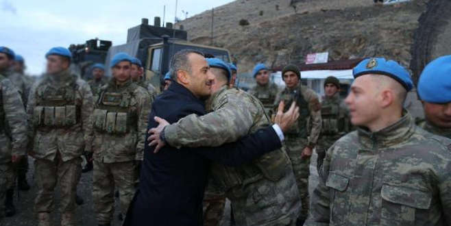Komandolar ‘Zeytin Dalı Harekatı’na uğurlandı Komandolar ‘Zeytin Dalı Harekatı’na uğurlandı