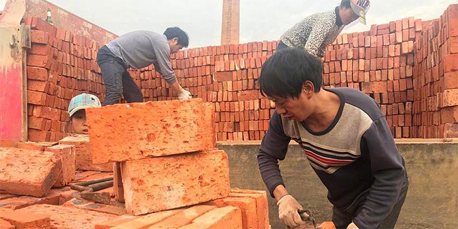 Para kalmadı tuğla verelim