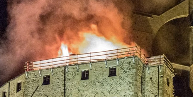 Ünlü manastırda yangın