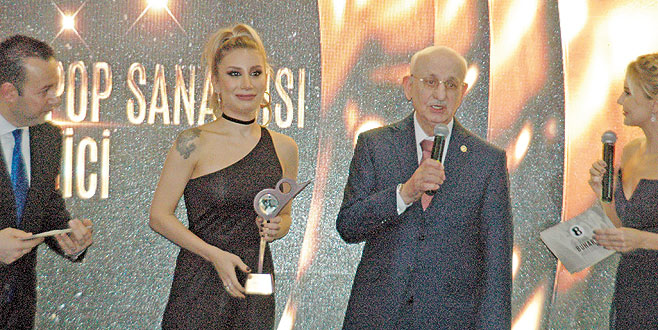 Ödül töreninde soğuk rüzgarlar