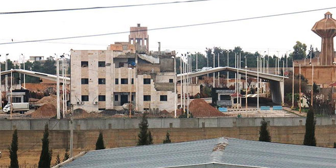 PYD/PKK, ABD bayrağının asılı olduğu direği söktü