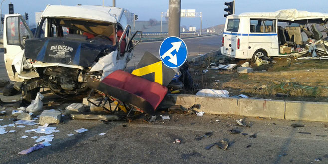 Bursa’da korkunç kaza: 3 ölü, 32 yaralı