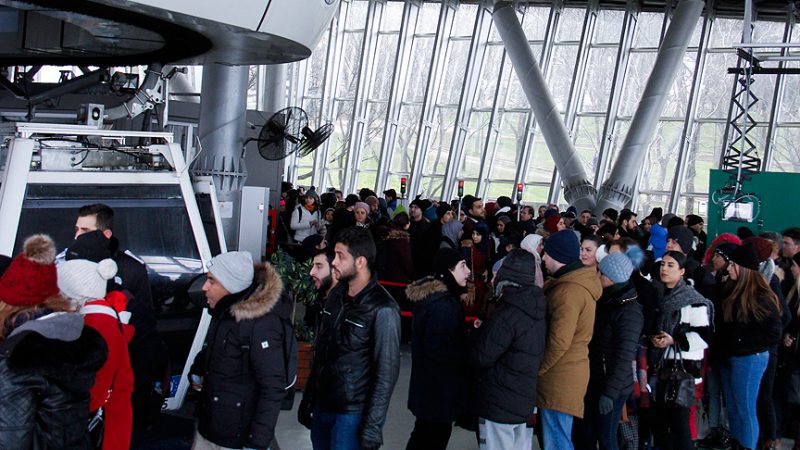 Yarıyıl tatili ve hafta sonu tatili nedeniyle günübirlikçiler Uludağ'a akın