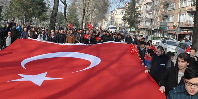 İnegöllülerden Mehmetçiğe destek yürüyüşü İnegöllülerden Mehmetçiğe destek yürüyüşü