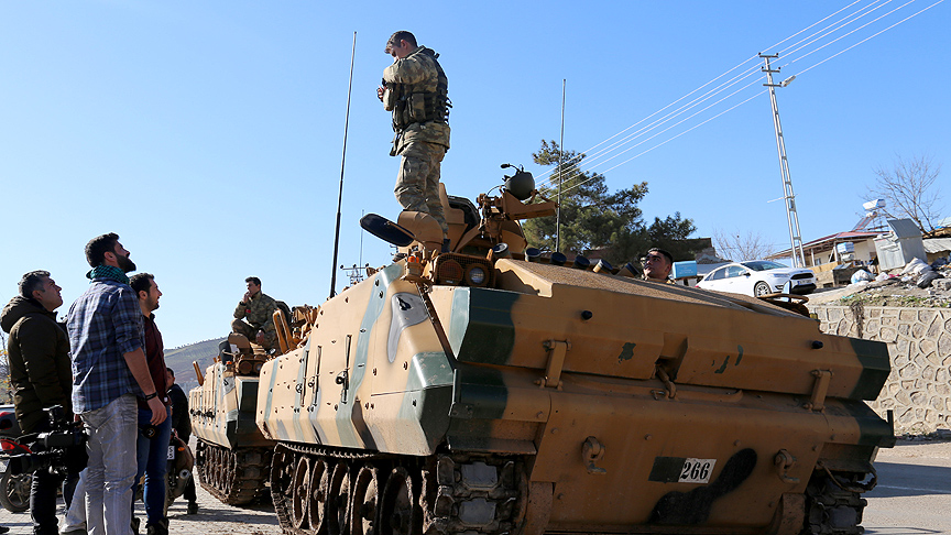 Gülbaba köyündeki vatandaşlardan askerlere sevinç gösterisi