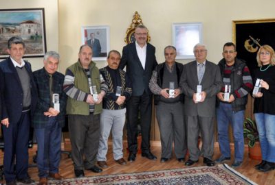 Özkan’dan kunduracılara plaket