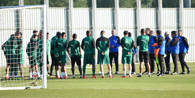 Etrafına topladı ve: Büyük maça hazır olun