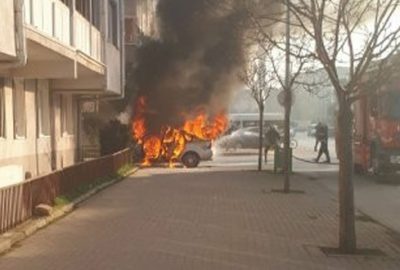 Vergi dairesine girdi, arabası küle döndü