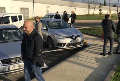 Aracında donarak öldü