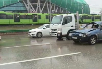 Demir yığını araçla trafikte…