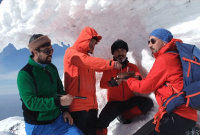 Bursalı dağcıya 2500 metrede doğum günü partisi 