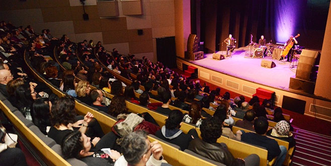 Kontrbasın usta ismi Nilüfer Caz Tatili’nde büyüledi Kontrbasın usta ismi Nilüfer Caz Tatili’nde büyüledi