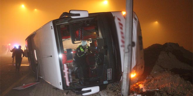 Yolcu otobüsü devrildi: 11 yaralı