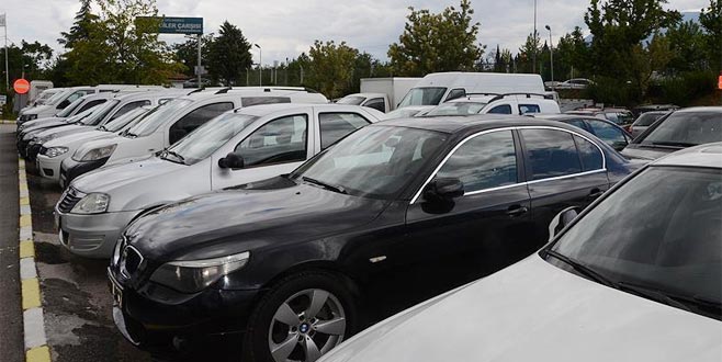 Hacizli araçları sahte raporla ucuza alıp satmışlar