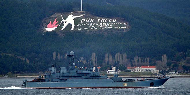 Rus askeri gemisi Çanakkale Boğazı’ndan geçti