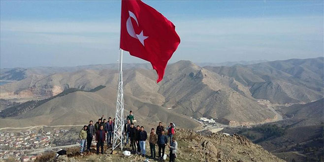 Zeytin Dalı Harekatı’na Türk bayraklı destek