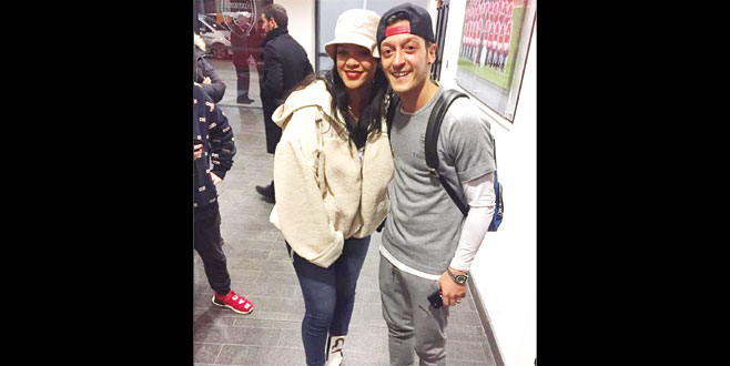 Rihanna’yı ofsayta düşürdü