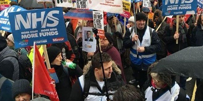 İngilizler ‘sağlık’ için yürüdü