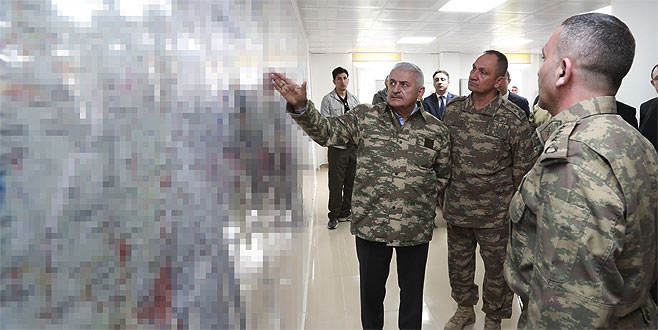 Başbakan Yıldırım Hatay’daki harekat merkezinde