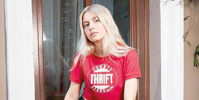 Aleyna’dan 2 milyon liralık imza