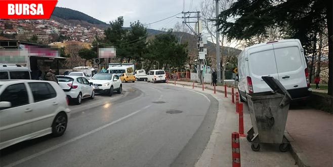 Araç park etmeyi öğrenemedik!