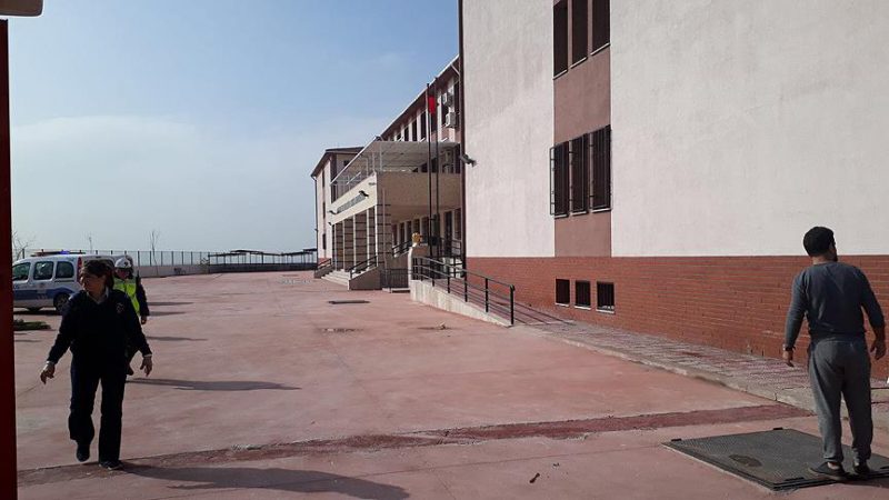  İzmir'in Gaziemir ilçesinde bir okulun kazan dairesinde meydana gelen patlamada