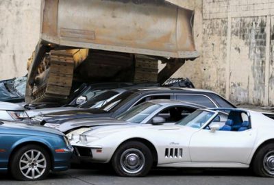 Duterte için  lüks araçları ezdiler