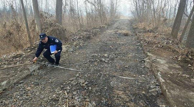 Akıl almaz soygun! Yolu yerinden sökerek çaldı