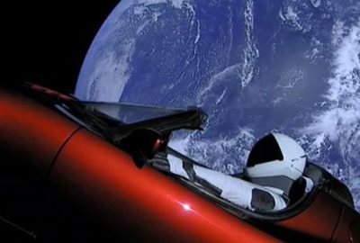 Elon Musk sözünü tuttu! Tesla otomobil uzayda