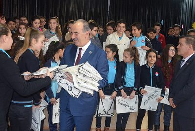 Türkyılmaz’dan miniklere ‘başarılı olun’ öğüdü