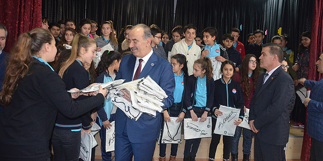 Türkyılmaz’dan miniklere ‘başarılı olun’ öğüdü